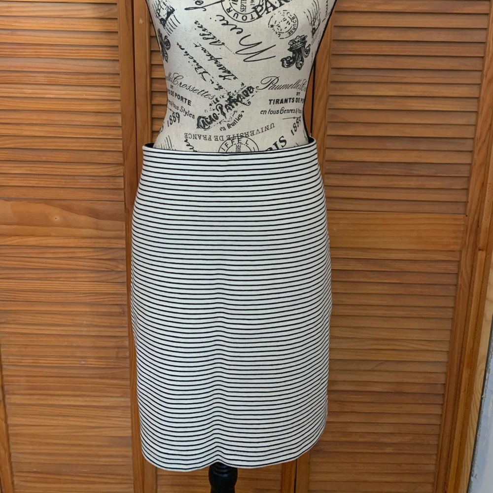 LOFT black and white striped stretch pencil skirt